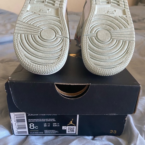 JORDAN 1 HIGH OG 8C - Picture 3 of 3